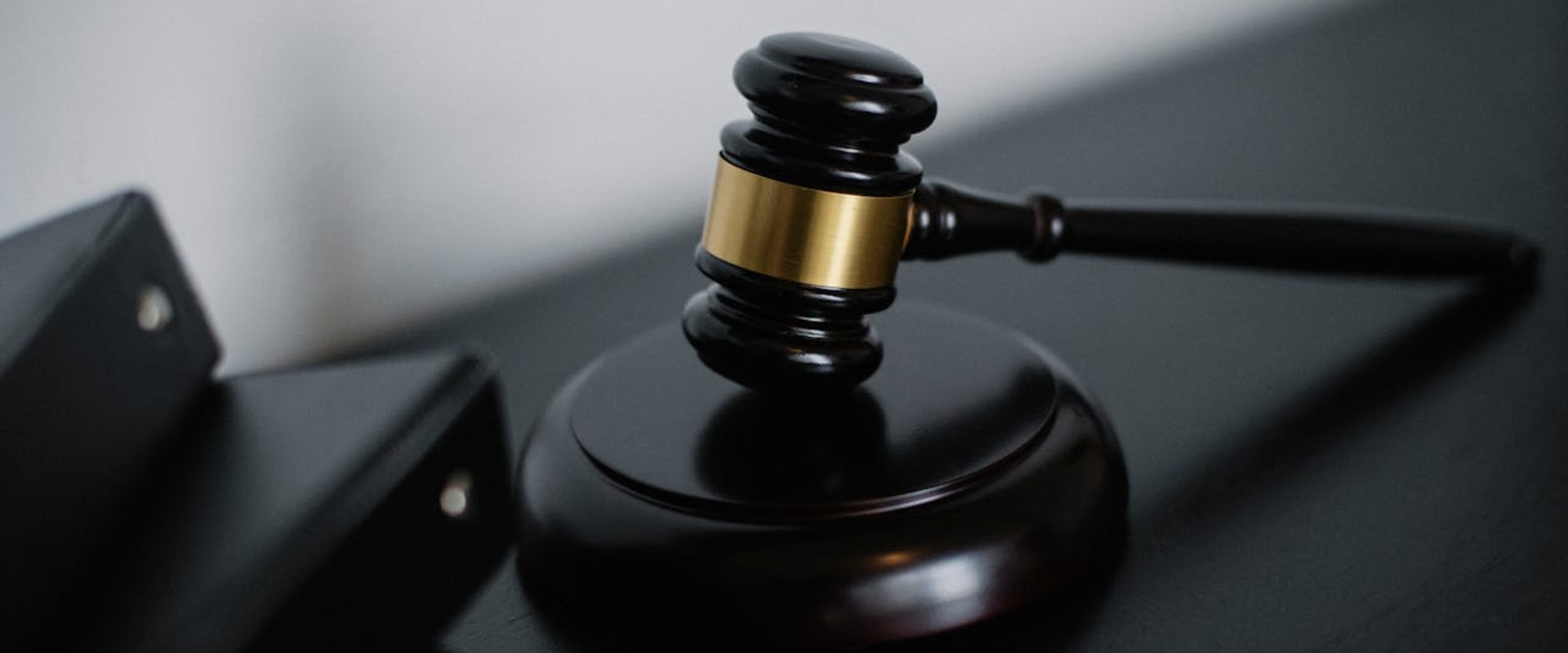 What Are The Benefits Of Hiring A Drug Crimes Lawyer In Fort Worth Skilled In Online Dispute Arbitration?